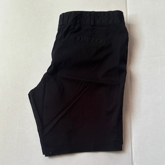Michael Kors Black City Shorts with Zipper Pockets - Size 6 - Picture 8 of 16